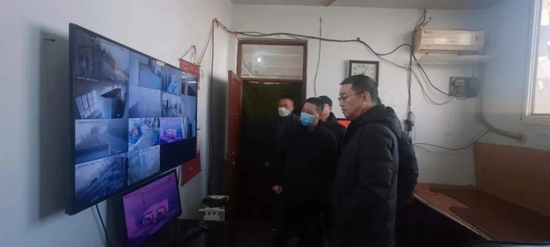 上,班,第,一天,公司,領(lǐng)導,到,一線,檢查,慰問, . 上班第一天，公司領(lǐng)導到一線檢查慰問