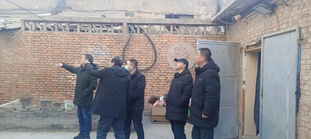 上,班,第,一天,公司,領(lǐng)導,到,一線,檢查,慰問, . 上班第一天，公司領(lǐng)導到一線檢查慰問